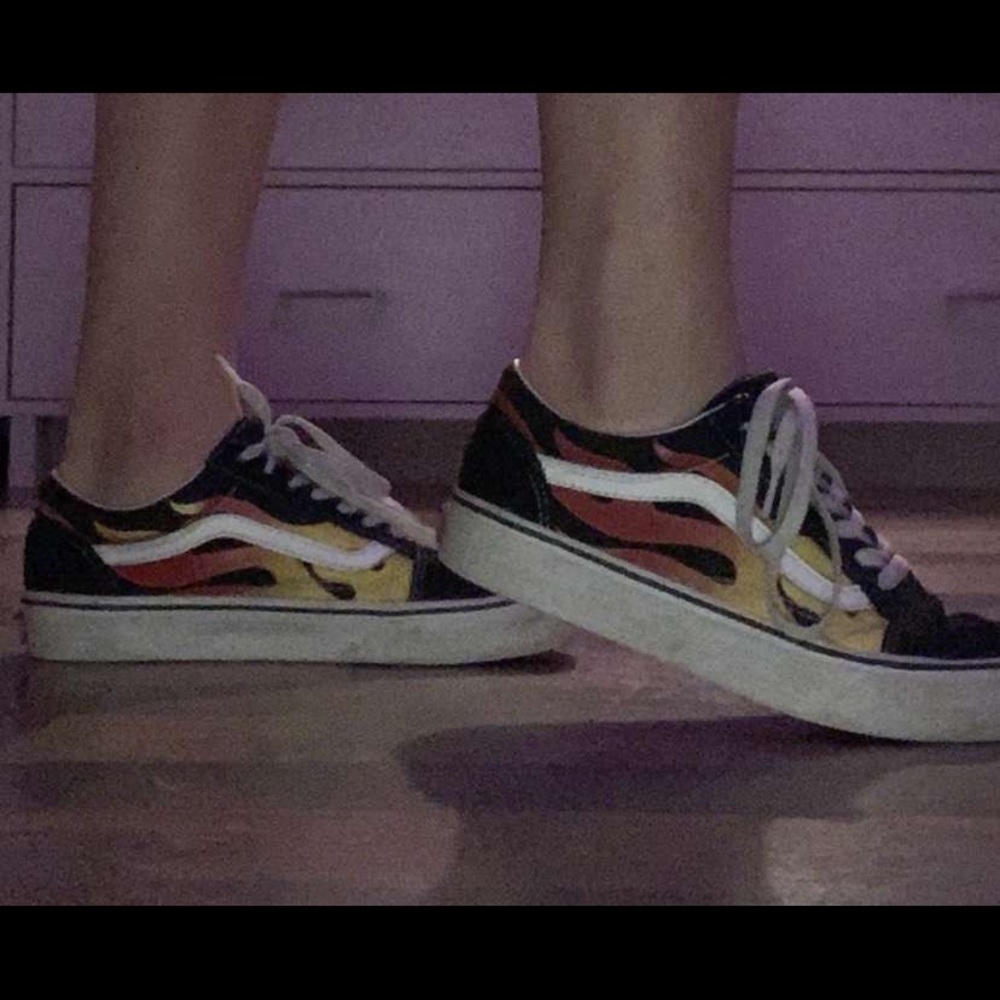 Size 7.5 shoe